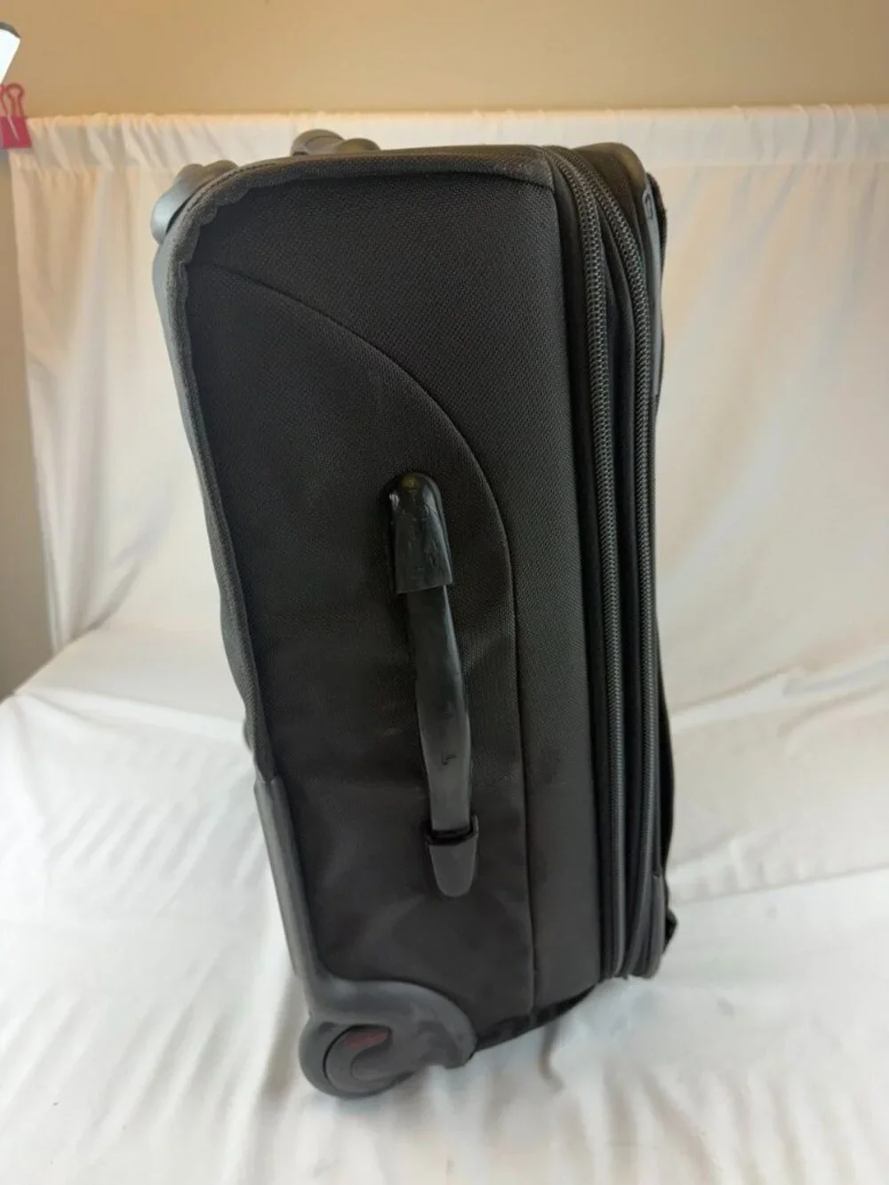 TUMI Black Nylon Alpha 2 Continental Carry On Suitcase 21